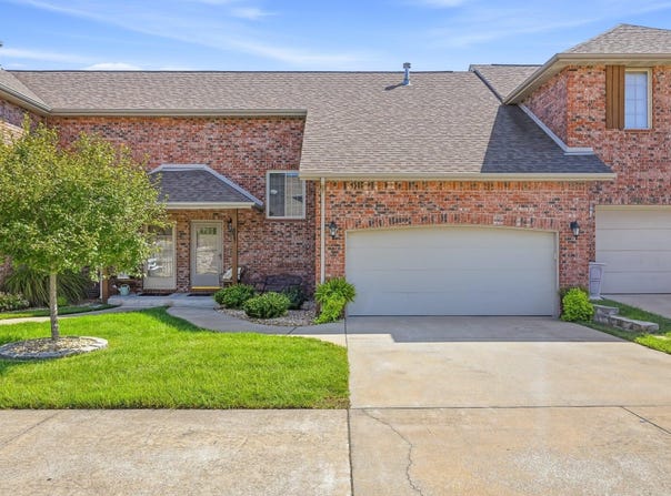 2327 W Chesterfield Boulevard, Springfield, MO 65807