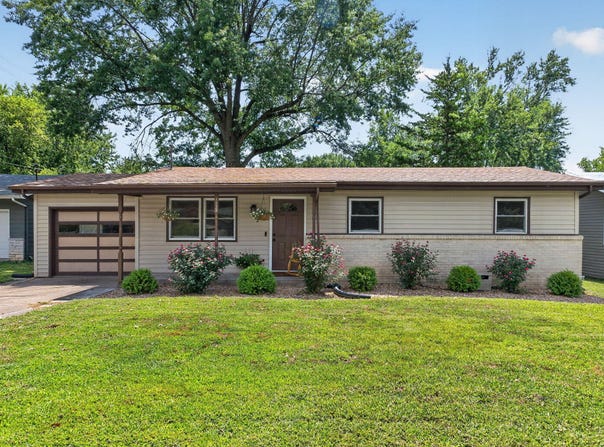 1112 E Mcclernon Street, Springfield, MO 65803