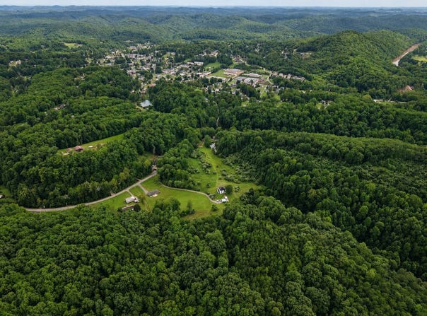 23 Upper Pinch Road, Elkview, WV 25071