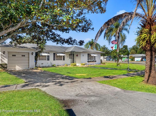 7222 Holiday Drive, Spring Hill, FL 34606