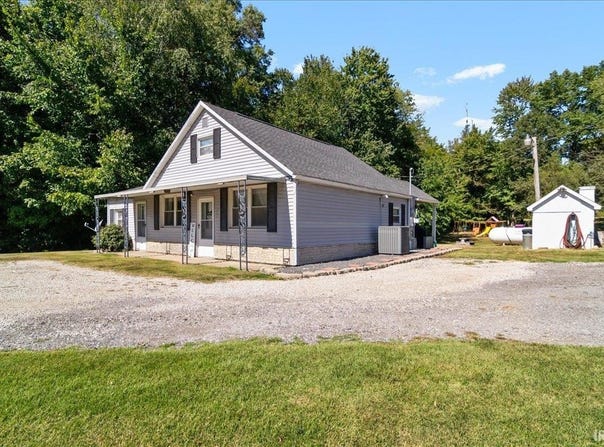 305 E ST RD 64, Winslow, IN 47598