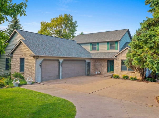 W2342 VALLEYWOOD Lane, APPLETON, WI 54915