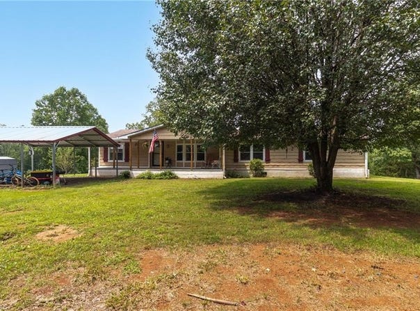 1352 Gravitte Road, Pilot Mountain, NC 27041