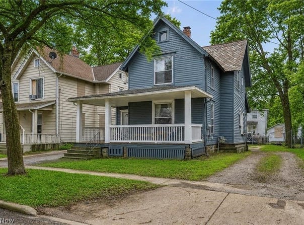 228 Gates, Elyria, OH 44035