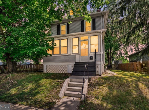 109 W HILLTOP Road, BALTIMORE, MD 21225