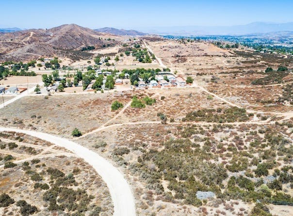 Ennis, Menifee, CA 92584