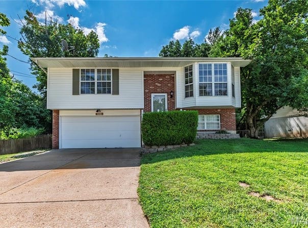 1208 Walnut Drive, Arnold, MO 63010