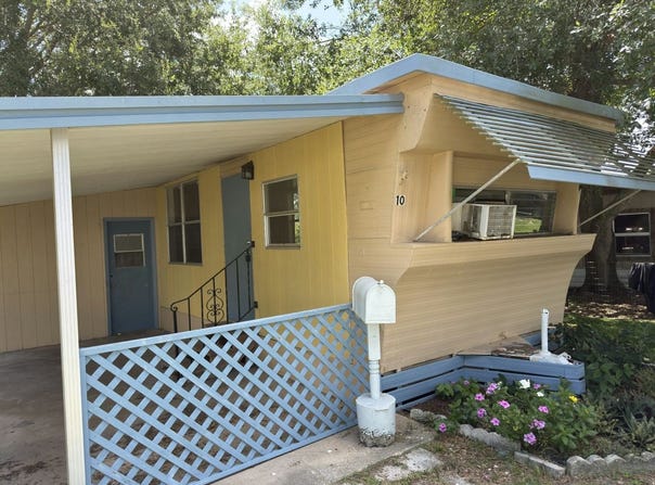 10 W Main St, Mount Dora, FL 32757