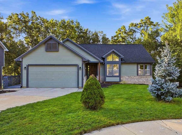 3533 NE Winterwood Ct, CedarRapids, IA 52402