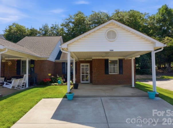 19980 Oak Leaf Circle, Cornelius, NC 28031