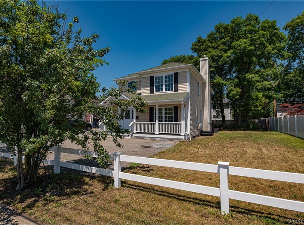 2163 Sunrise Highway, Islip, NY 11751