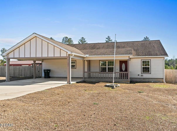 561 Lakepointe Drive, Chipley, FL 32428