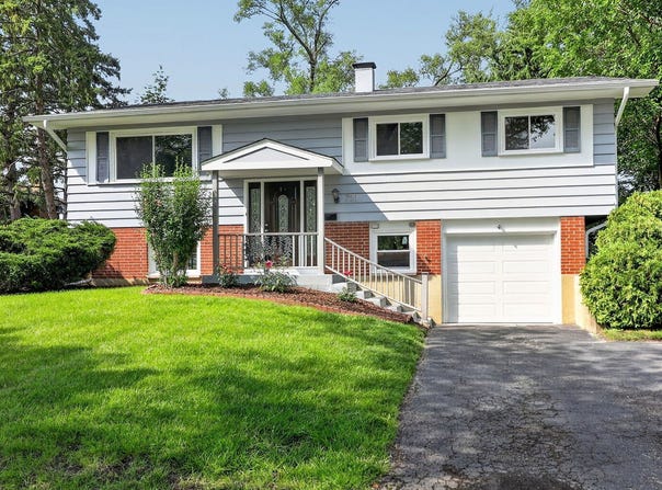 730 Hillcrest Boulevard, Hoffman Estates, IL 60169