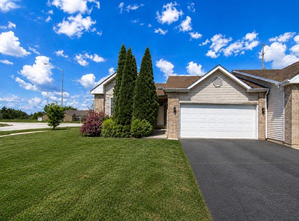 990 W 87th Avenue, Merrillville, IN 46410
