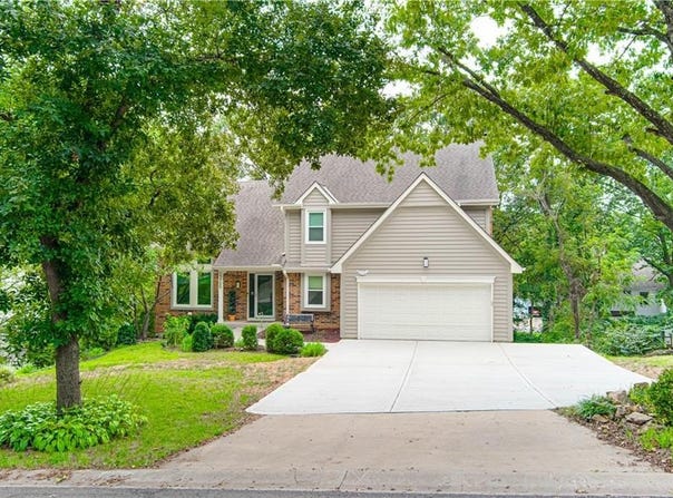 13723 W 75th Place, Lenexa, KS 66216