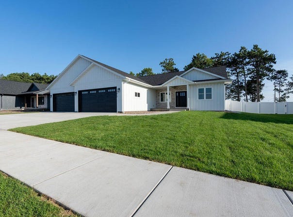 1413 Herb Ln, Holmen, WI 54636