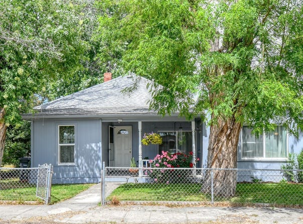 237 SW 2ND St, PilotRock, OR 97868