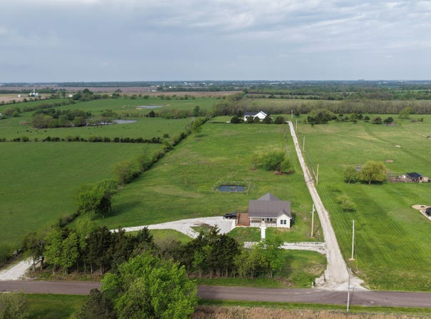 24731 Birdsong Rd, Smithton, MO 65350