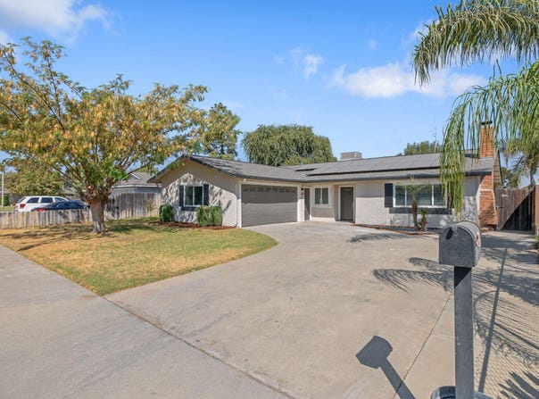 874 Linda Lee Circle, Lemoore, CA 93245