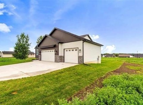803 Irving Drive, Solon, IA 52333