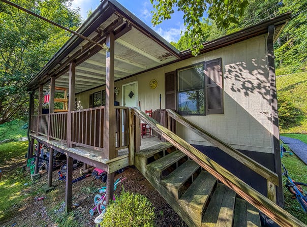 299 George Neil Hill Left Road, Pineville, KY 40977