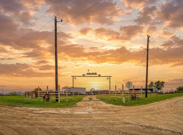 1010 County Road 382, Era, TX 76238