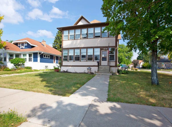 330 E IRVING Avenue, OSHKOSH, WI 54901