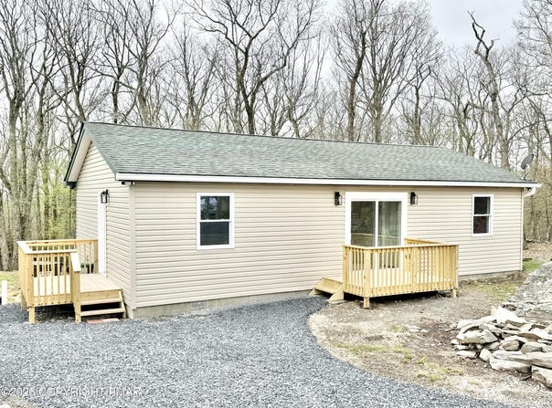 229 Hummingbird Trail, Bushkill, PA 18324