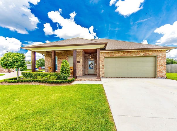 209 Crescent Estates Drive, Thibodaux, LA 70301