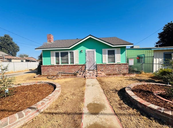 232 E Sweet Avenue, Visalia, CA 93291