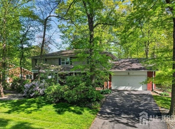 39 Independence Drive, East Brunswick, NJ 08816