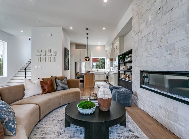 250 E Dallas Road, Grapevine, TX 76051