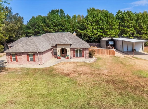 135 Pond Drive, Marshall, TX 75672