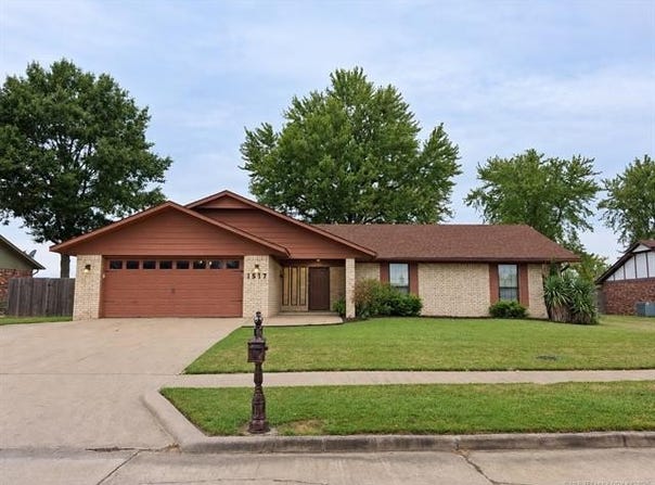 1517 Merlin Circle, Pryor, OK 74361