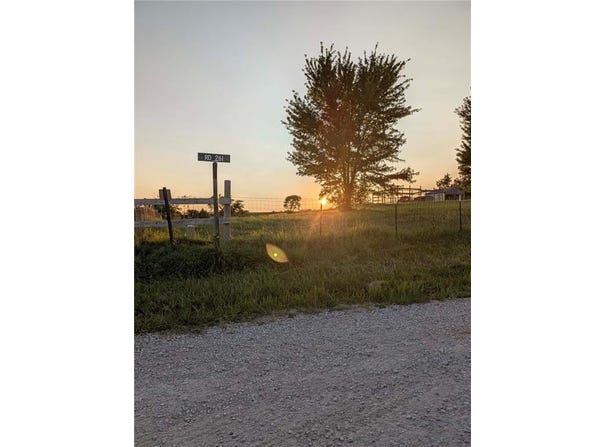 15986 County Road 261, Clarksdale, MO 64430