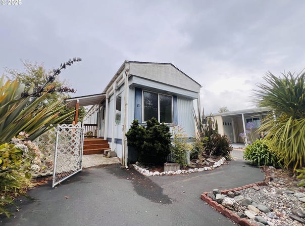 15505 OCEANVIEW Dr, Brookings, OR 97415