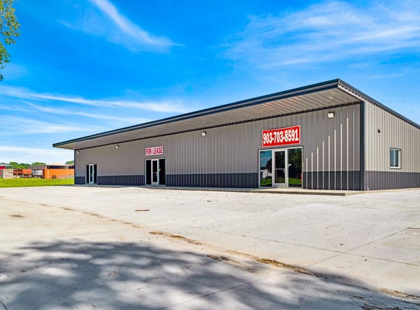 1105 W Front Highway, Blossom, TX 75416