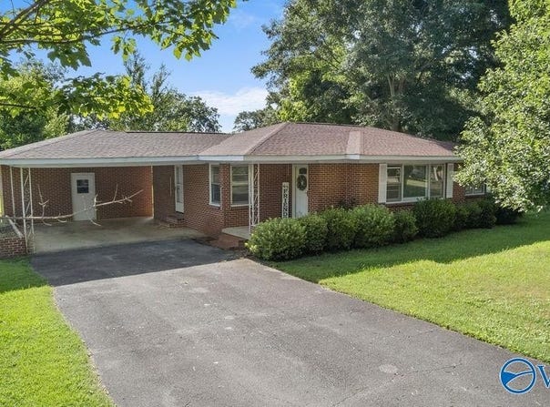 210 Auburn Street, Centre, AL 35960