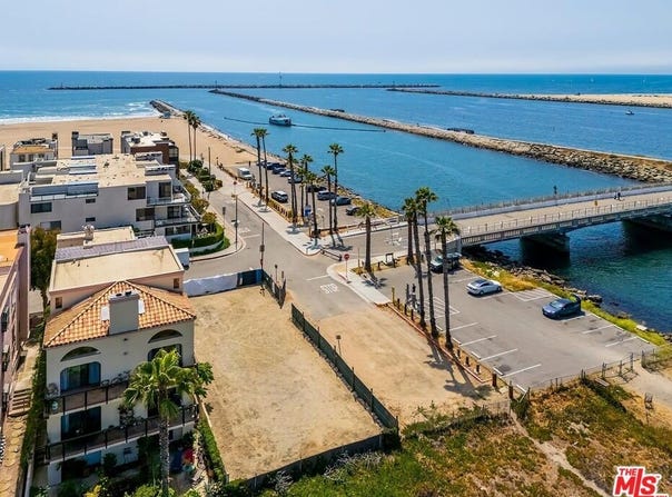 6202 Pacific Ave, Playa Del Rey, CA 90293