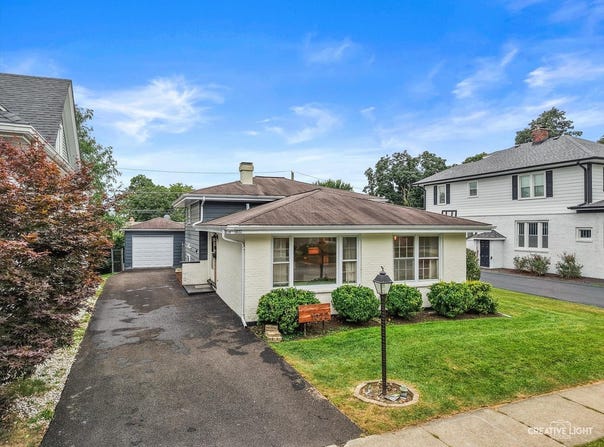 1022 E Jefferson Avenue, Wheaton, IL 60187
