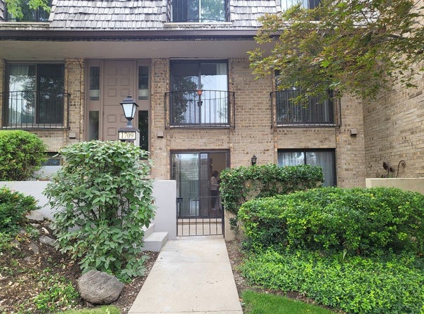 1709 Northfield Square, Northfield, IL 60093