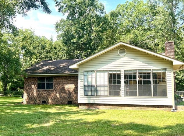 15 Sullivan Rd., LAUREL, MS 39443