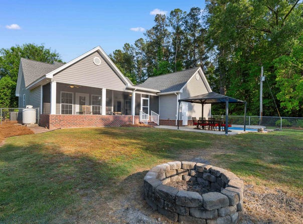 1884 Clarence Dr., Andrews, SC 29510