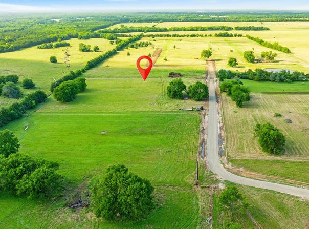 393 Private Road 33261, Sumner, TX 75486