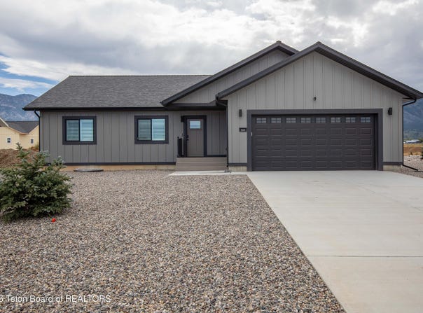 540 LITTLE GREYS Loop, Etna, WY 83118