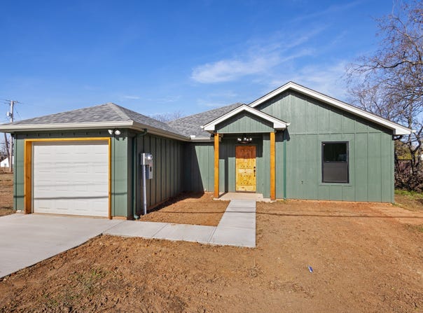 303 E Bois D Arc, Nocona, TX 76255