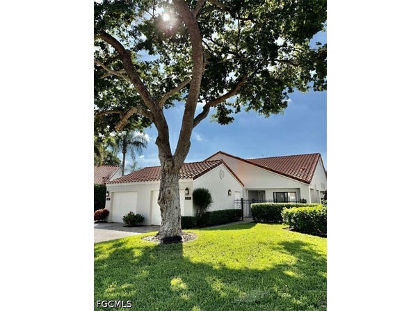 547 Beachwalk Circle, Naples, FL 34108