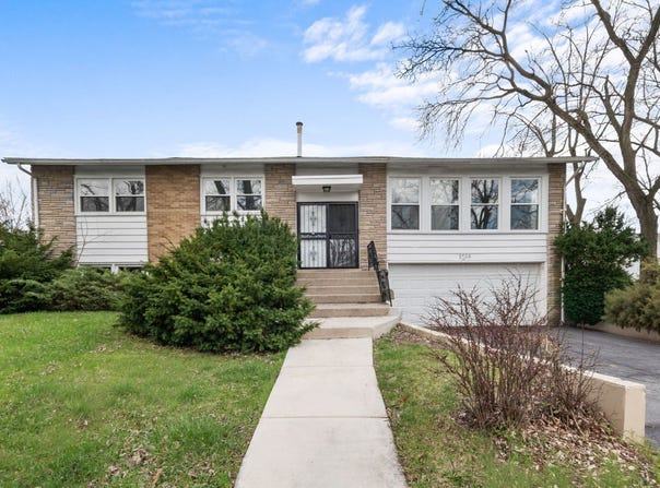 2808 Cherrywood Lane, Hazel Crest, IL 60429