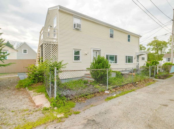 2078 Palmer St, Dighton, MA 02715