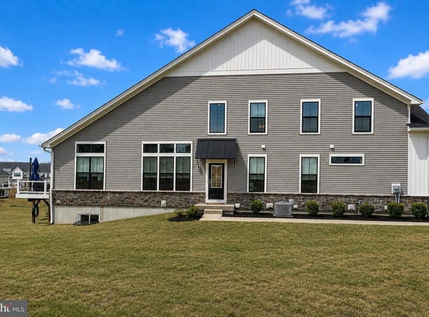 34 TAMARACK Circle, EAGLEVILLE, PA 19403